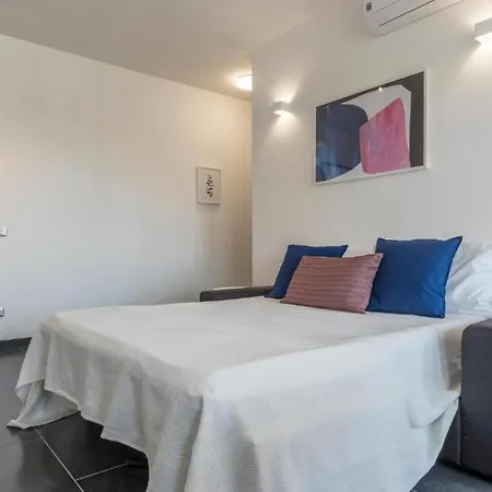 Charming In + Internet * Roma