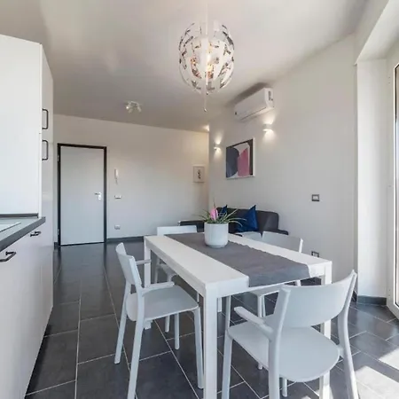 Charming In + Internet