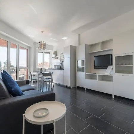 Charming In + Internet * Roma